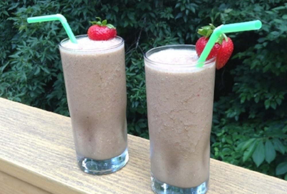 Strawberry almond butter smoothie