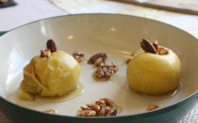 Baked apples with pecans and walnuts