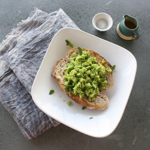 Brushetta with broad beans