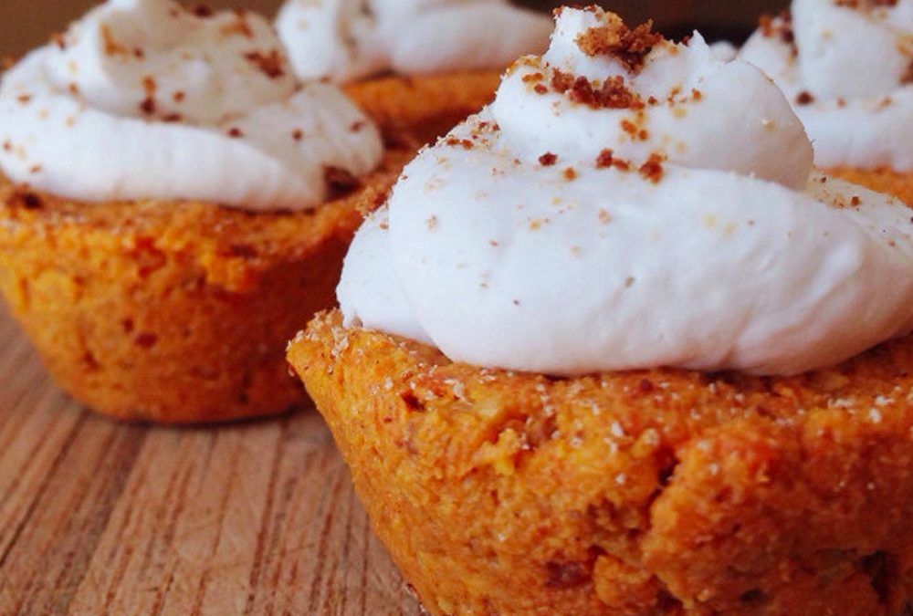 Raw carrot muffins with cashew cream