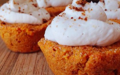 Raw carrot muffins with cashew cream