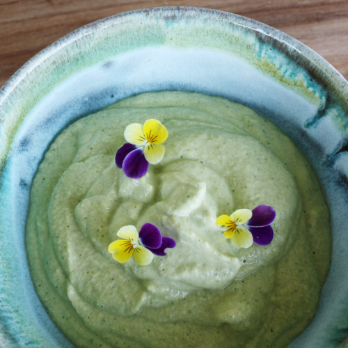 'No chickpea' courgette hummus