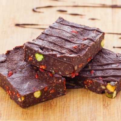 Chocolate tiffin with pistachios and goji berries