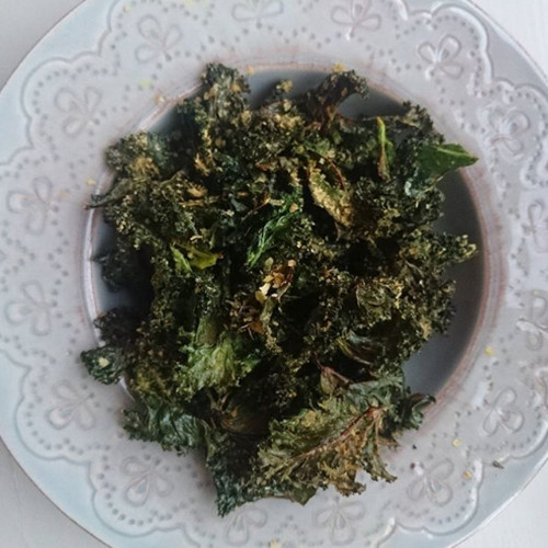 Paprika and chilli kale chips (no dehydrator required)