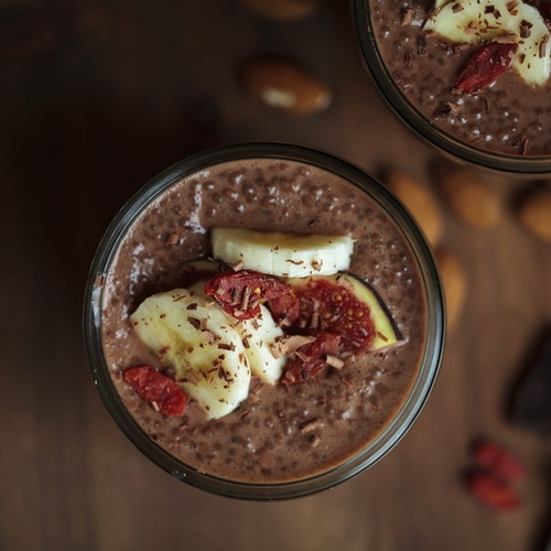 Chocolate banana smoothie with chia seeds & nuts