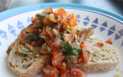 Bruschetta with tomatoes, basil and olive oil