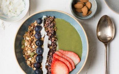 Super Green Smoothie Bowl with Nutty Granola & Cocoa