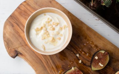 Sticky cinnamon fig and yoghurt breakfast bowl